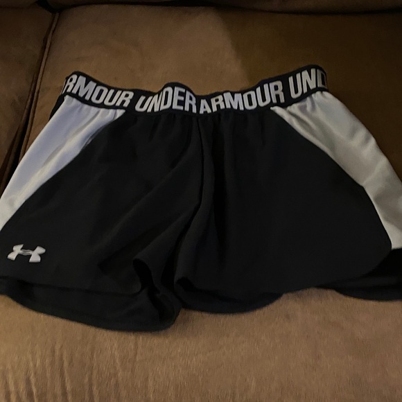 Under Armour Women's Athletic Shorts in Black and White - Picture 1 of 4